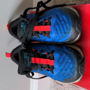 New Balance Boys FuelCore Nitrel SppedRide Blue Trail Running Shoes. Size 11.